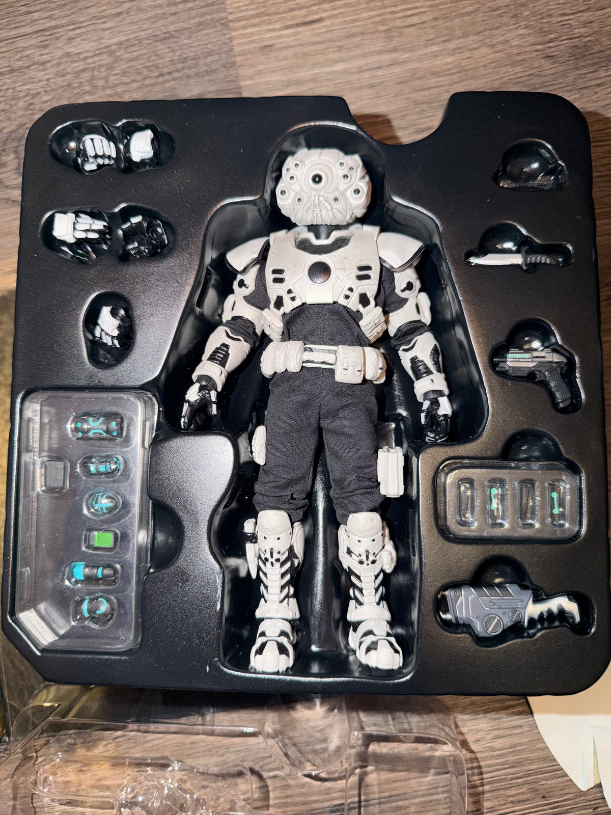 Mezco Krig: The Pale Drivers (Incomplete) (Used)